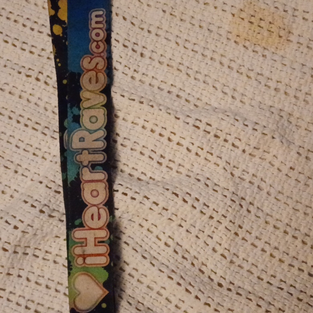 🚨5/$20🚨i heart raves lanyard